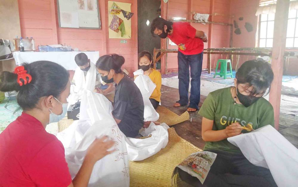 10 Pemuda di Barito Timur Ikuti Pendidikan Kecakapan Wirausaha Batik Tulis