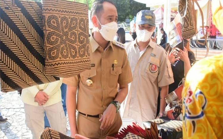 Wali Kota Palangka Raya Dukung Promosi Produk Kerajinan Lokal
