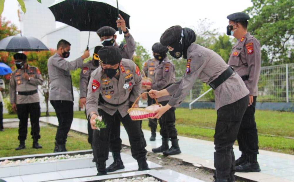 Kapolda Kalteng Pimpin Ziarah ke TMP Senaman Mantikai