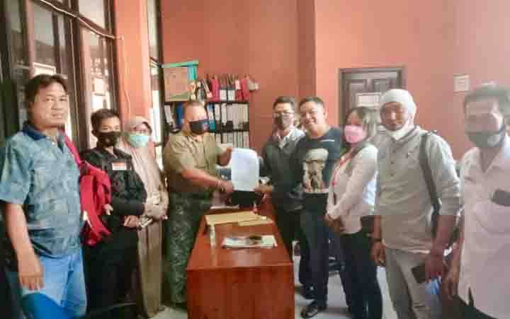 Ratusan Elemen Masyarakat Datangi DAD Kotim Minta Bos Miras Cawan Mas Diproses Secara Adat