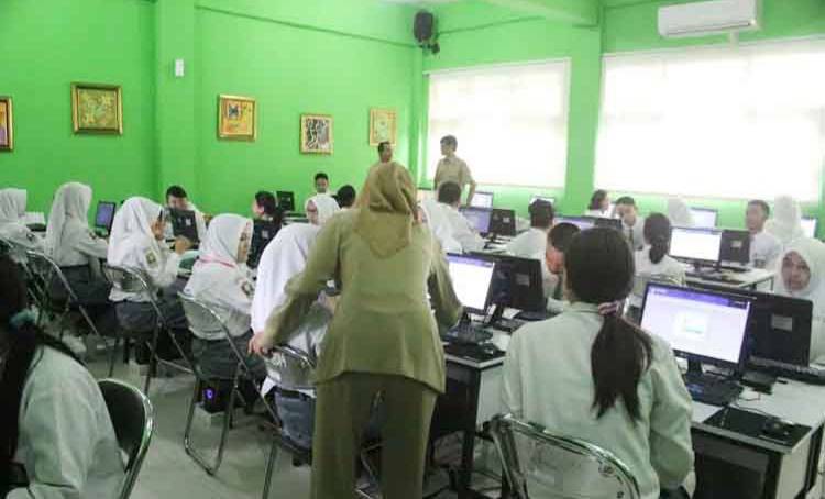 Daftar Ulang Sekolah Wali Murid Wajib Vaksin, Bupati Kobar Surati Disdik Provinsi Kalteng