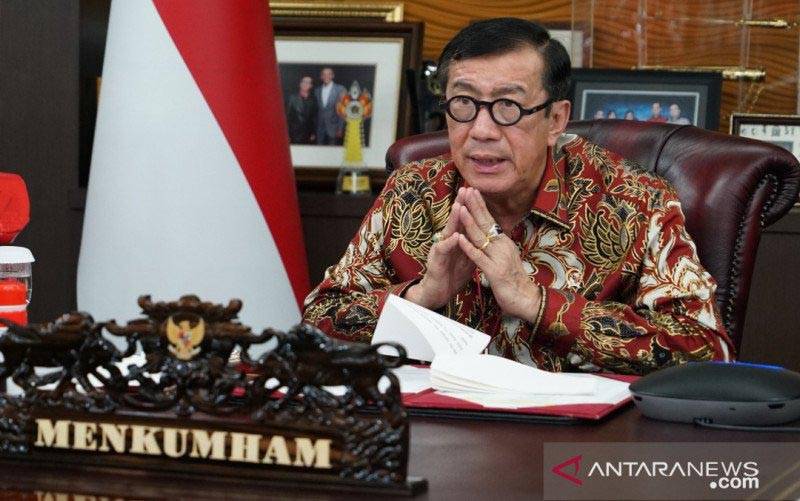 Yasonna ke Filipina Beri Paspor 800 Warga Keturunan Indonesia