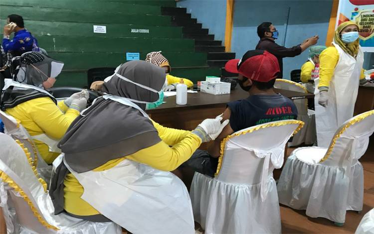 Atlet di Kapuas Jalani Vaksinasi Covid-19