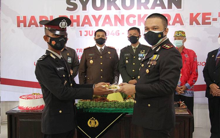 Polres Kapuas Gelar Syukuran Peringati Puncak HUT Bhayangkara ke-75