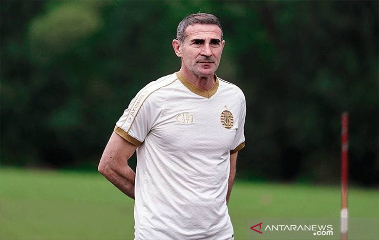 Pelatih Persija Ambil Sisi Positif dari Penundaan Liga 1