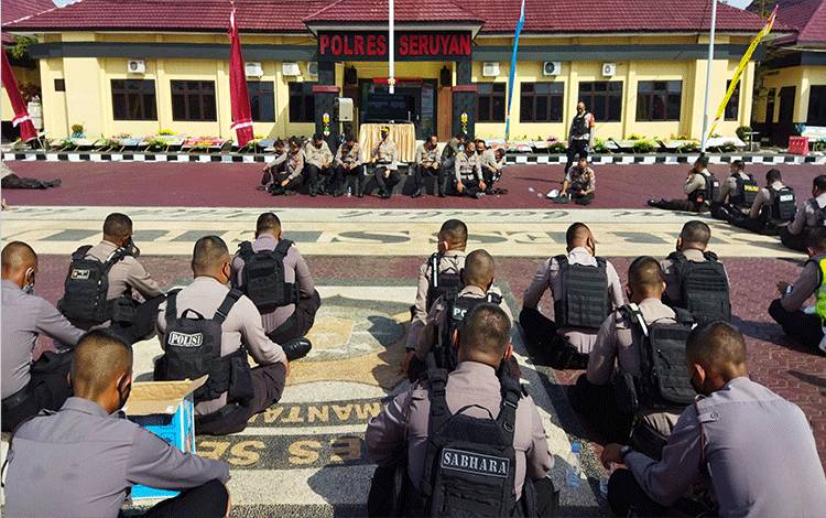 Ini Cara Polres Seruyan Meningkatkan Kemampuan Anggota dalam Berbahasa Asing