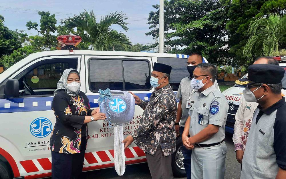 Bupati Kobar Serahkan Tiga Mobil Ambulance dari Aspirasi Mukhtarudin kepada Rukun Kematian