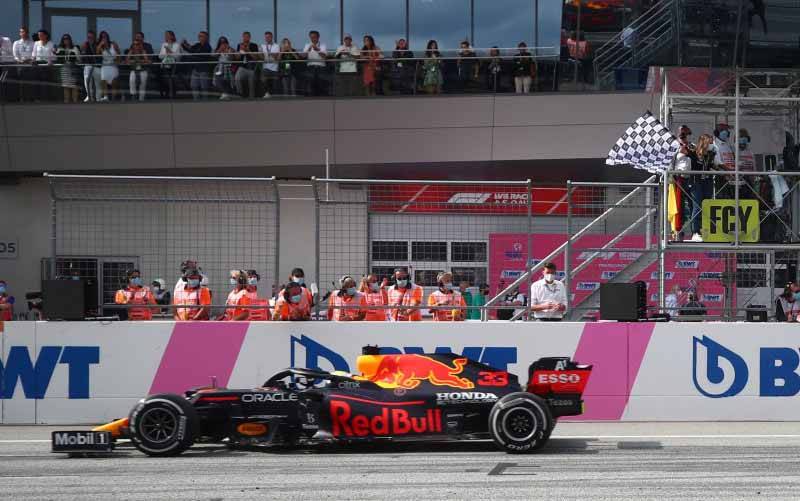 Juarai GP Austria, Verstappen Semakin Perlebar Jarak dari Hamilton