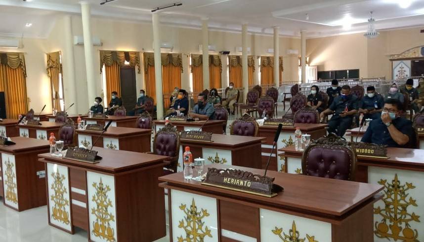 Hanya Dihadiri 6 Anggota, Sidang Paripurna DPRD Lamandau Ditunda