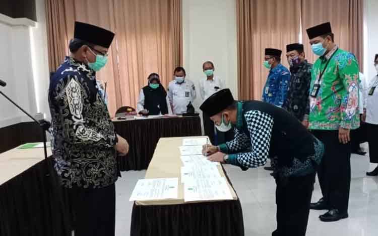 Kakanwil Kemenag Kalteng H Abdul Rasyid Lantik 4 Kepala Kemenag Kabupaten Ini
