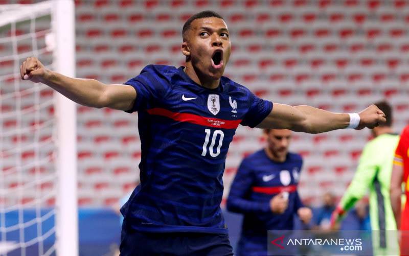 Anelka: Mbappe Harus Tinggalkan PSG Bila Ingin Raih Ballon d'Or
