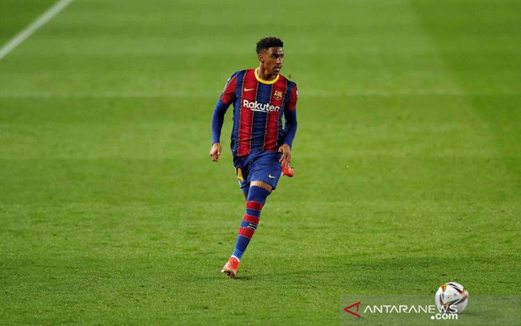 Leeds United Boyong Bek Serba Bisa Junior Firpo dari Barcelona