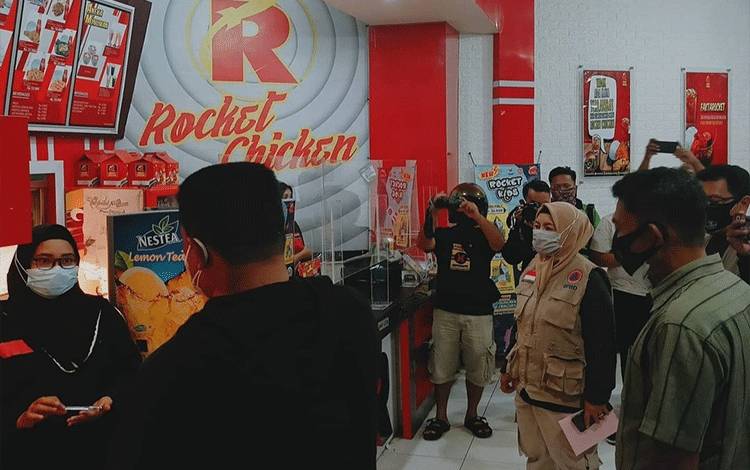 Nongkrong di Kafe Palangka Raya Dibatasi Sampai Jam 5 Sore dan Jam 8 Ditutup
