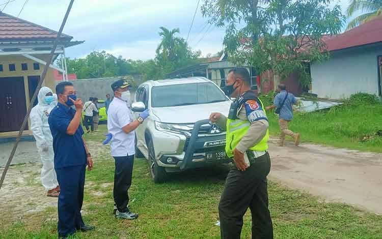 Warga Palangka Raya Dijemput Petugas karena Keliaran dengan Status Positif Covid-19