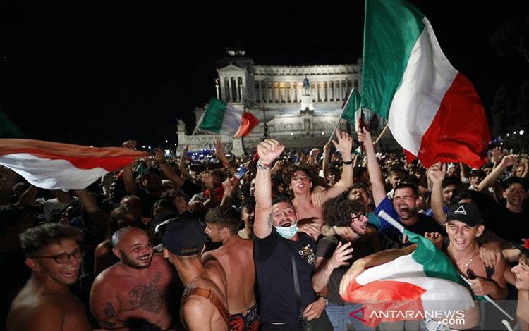 Sekira 1000 Suporter Italia Terbang ke London untuk Final Euro 2020