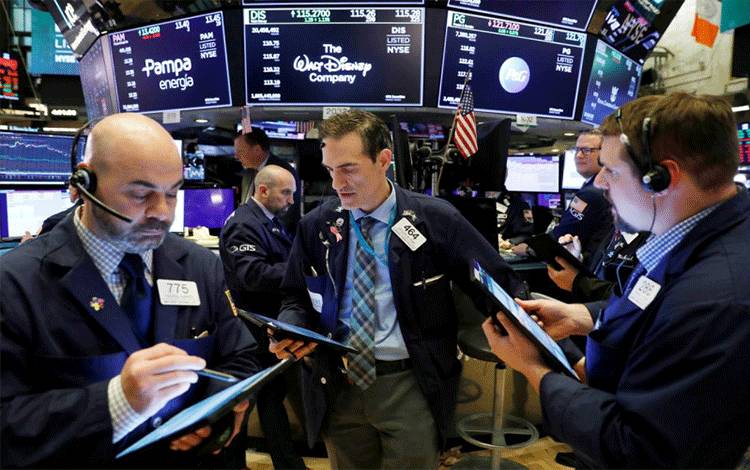 Wall Street Ditutup Anjlok Terseret Naiknya Kekhawatiran Resesi
