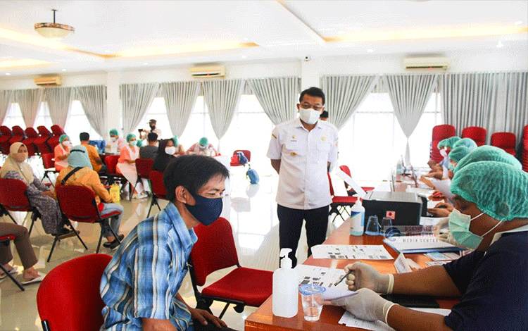 Kata Bupati Murung Raya Saat Meninjau Vaksinasi Massal