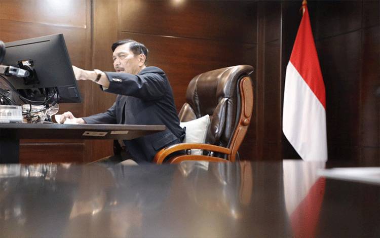 Luhut: Tindak Tegas Oknum Nakal Ganggu Ketersediaan Obat COVID-19