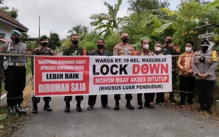 6 Warga Positif Covid-19, Gang Terong Kelurahan Madurejo Dilockdown