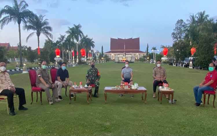 Gubernur Gelar Rakor Percepatan Vaksinasi dan PPKM