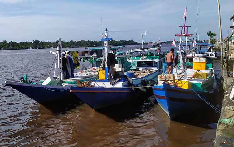 Gelombang Tinggi Nelayan Disarankan Tunda Melaut
