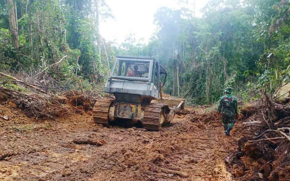 Pembuatan Jalan Program TMMD di Desa Karamuan Permudah Akses Masyarakat