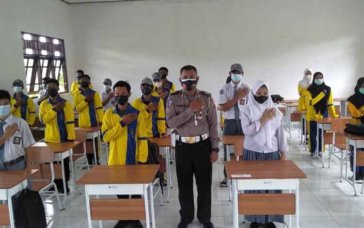 Siswa SMA Seruyan Diajak Jadi Kaum Milenial Cinta Tertib Lalu Lintas