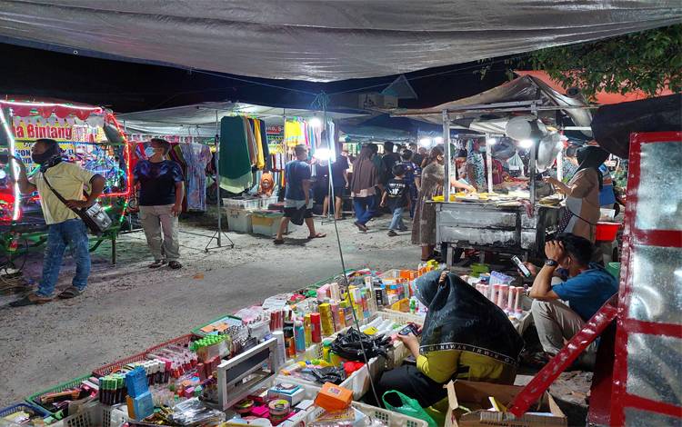 Pedagang Pasar Malam Keluhkan Kebijakan Pemerintah