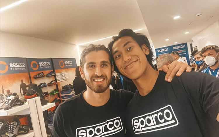 Sean Gelael Ikut Balapan Virtual e-kart Sparco Gaming di Markas Sparco