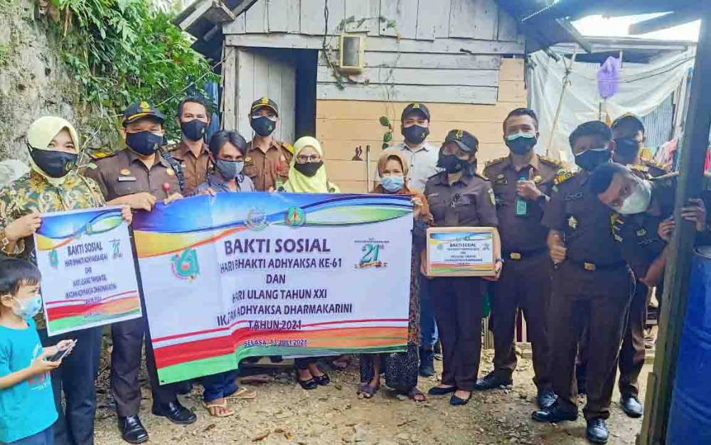 Sambut Hari Bakti Adhyaksa ke 61, Kejaksaan Negeri Barito Utara Bagikan Sembako