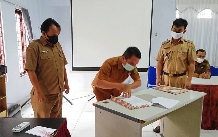 Ini Harapan Camat Dusun Timur kepada Lurah Tamiang Layang yang Baru