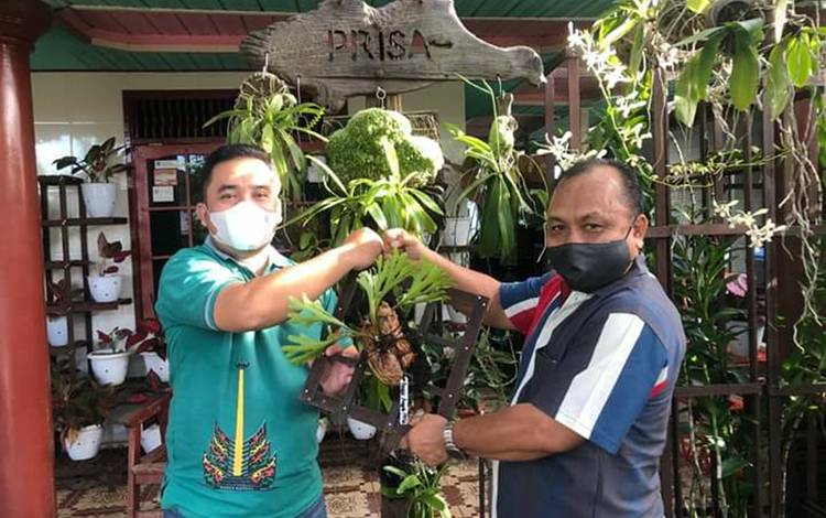 Disbudpora Kapuas Sambangi Mitra Pariwisata Pembudidaya Anggrek