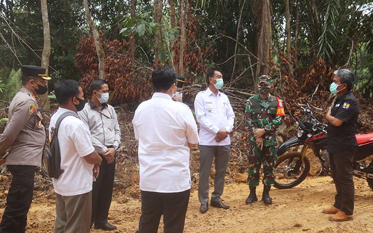 Wakil Bupati Barito Utara Tinjau Hasil TMMD ke 111 ke Desa Karamuan