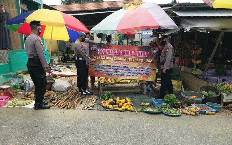 Bina Karuna Telabang 2021, Polres Barito Utara Sambangi Warga di Pasar Ipu