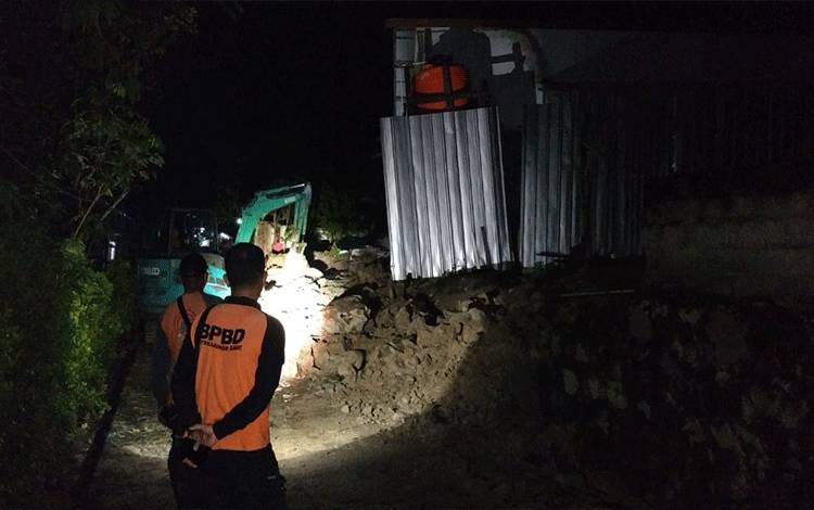 Rumah Warga di Pangkalan Bun Rusak akibat Tanah Longsor