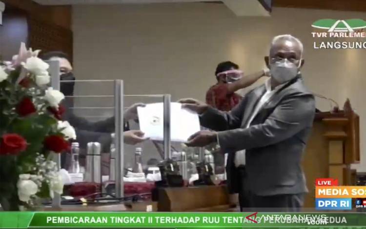 DPR Sahkan RUU Otsus Papua Jadi UU