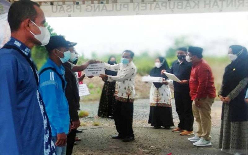 Pemkab Pulang Pisau Salurkan 16 Sapi Kurban