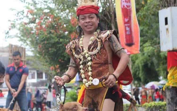 Pesan Seniman Budayawan Asli Putra Dayak Kalteng kepada Para Pemuda di Masa Pandemi