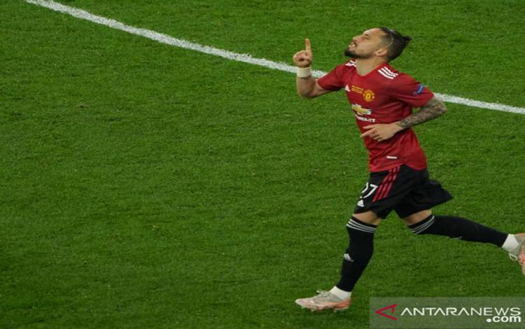 Inter dan AS Roma Bersaing Dapatkan Alex Telles dari MU