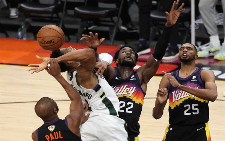 Balik Memimpin 3-2, Bucks Selangkah Lagi Juara NBA
