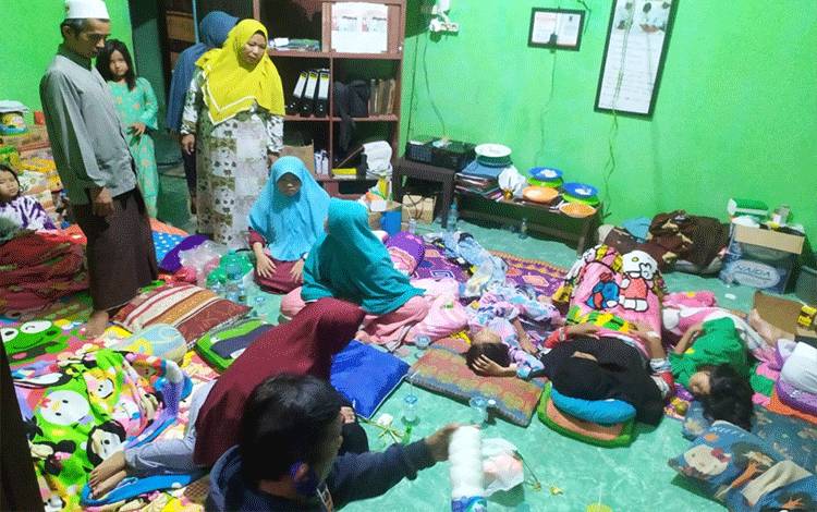 Polsek Ketapang Periksa Warga Berikan Soto ke Santriwati Korban Keracunan Massal