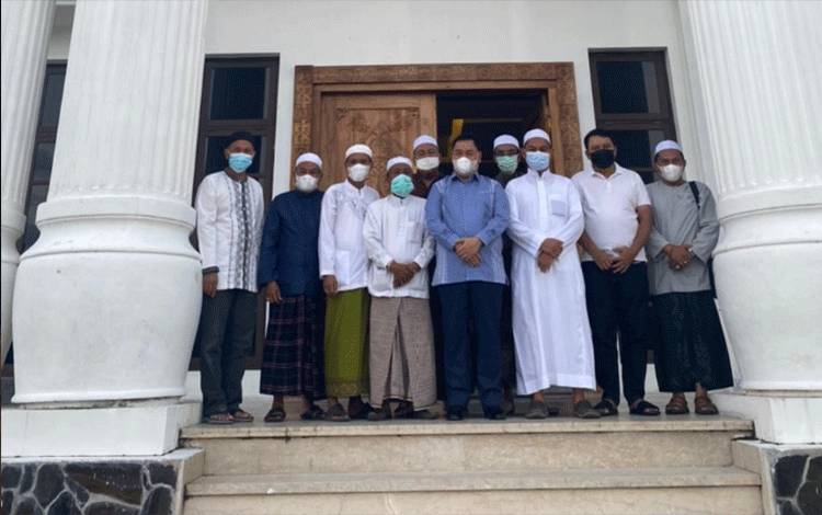 Zuriat Syekh Muhammad Arsyad Al Banjari Lihat Kondisi Kubah Ujung Pandaran