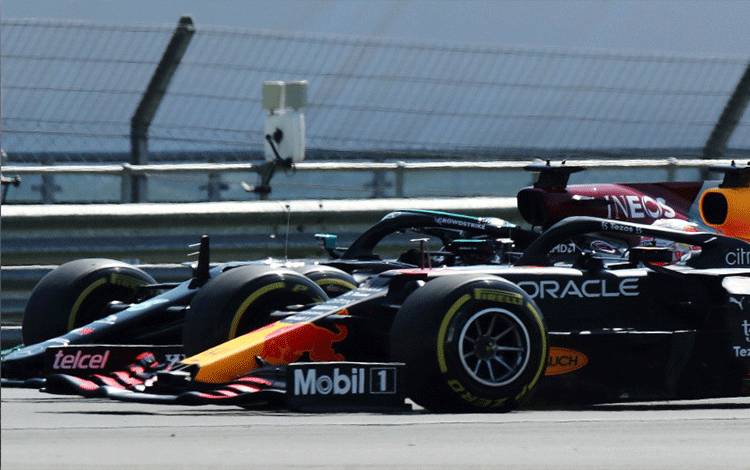Bos Red Bull Sebut Hamilton Membahayakan Nyawa Verstappen