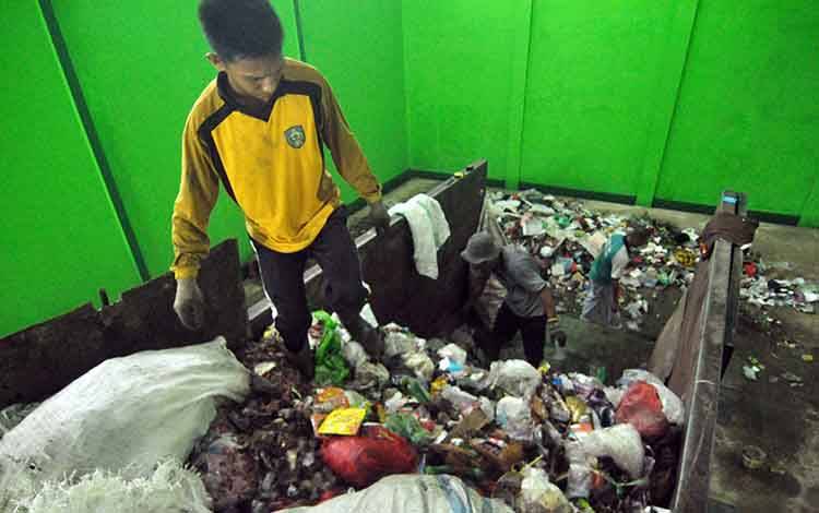 Warga Sampit Hasilkan 60 Ton Sampah Setiap Hari