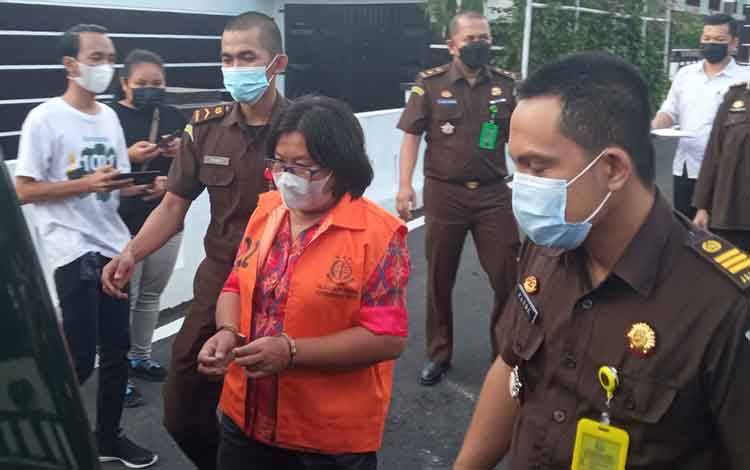 Kejaksaan Negeri Kotawaringin Barat Tahan Mantan Pj Kades Kerabu