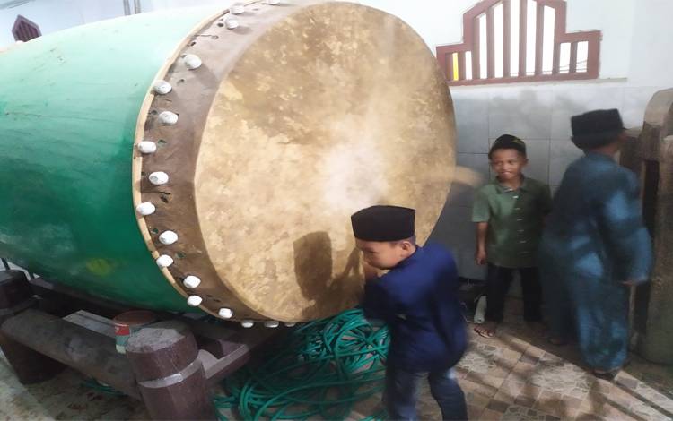Warga Sampit Takbiran di Masjid dan Rumah