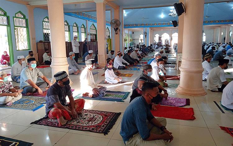 Masjid Agung Ar-Rahman Tamiang Layang Salat Idul Adha dengan Protokol Kesehatan Ketat