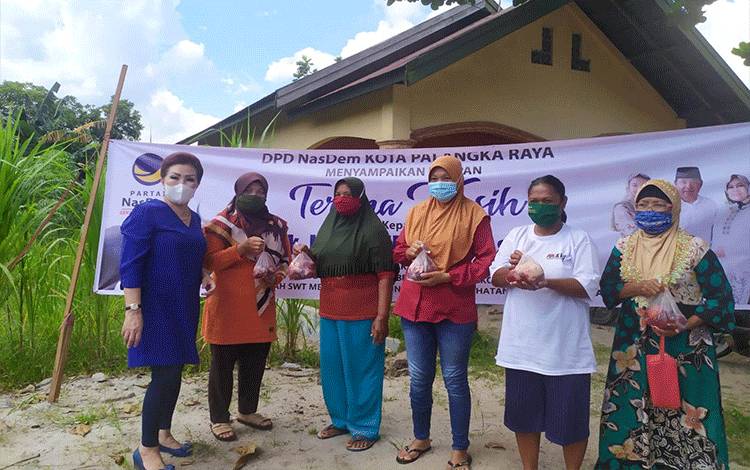 VIDEO: Pembagian Daging Kurban dari H Abdul Rasyid AS untuk Warga Kalampangan Palangka Raya