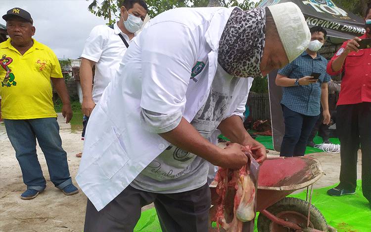 Begini Cara Mengetahui Daging dan Jeroan Hewan Kurban yang Layak Dikonsumsi