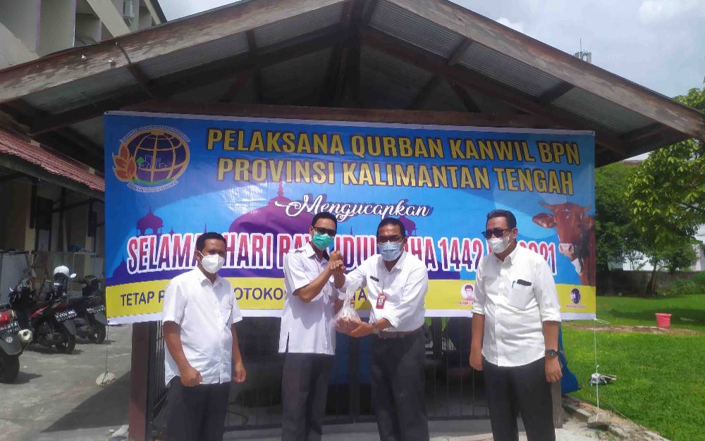 Kanwil BPN Kalteng Bagikan Daging Kurban dari H Abdul Rasyid ke Panti Asuhan